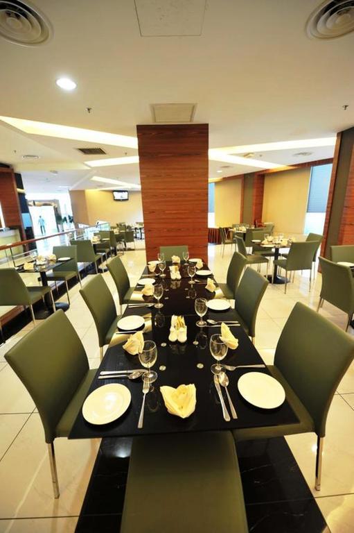Hotel 11@century