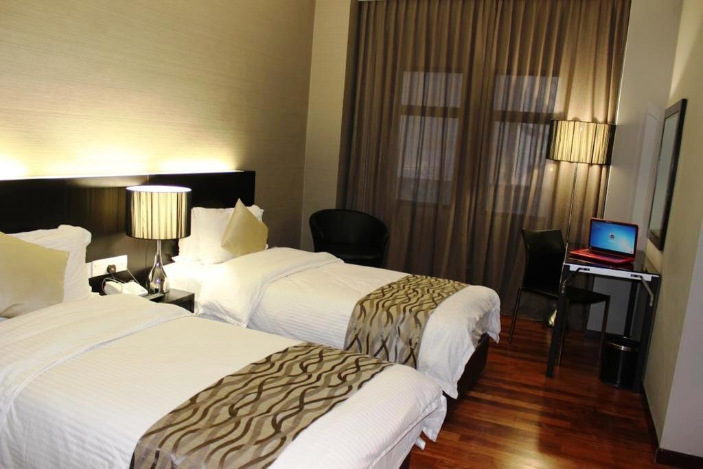 Hotel 11@century 3*